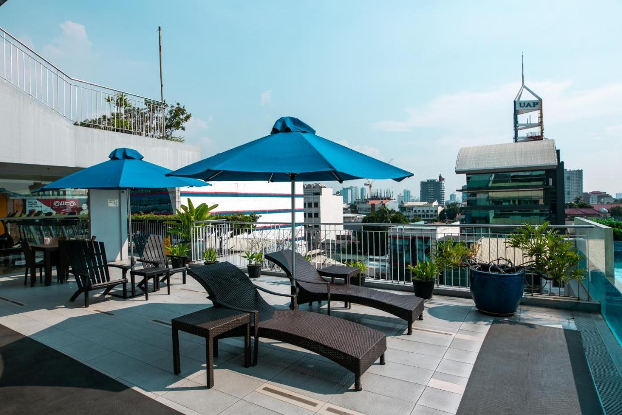 Luxent Hotel Кесон-Сити Экстерьер фото